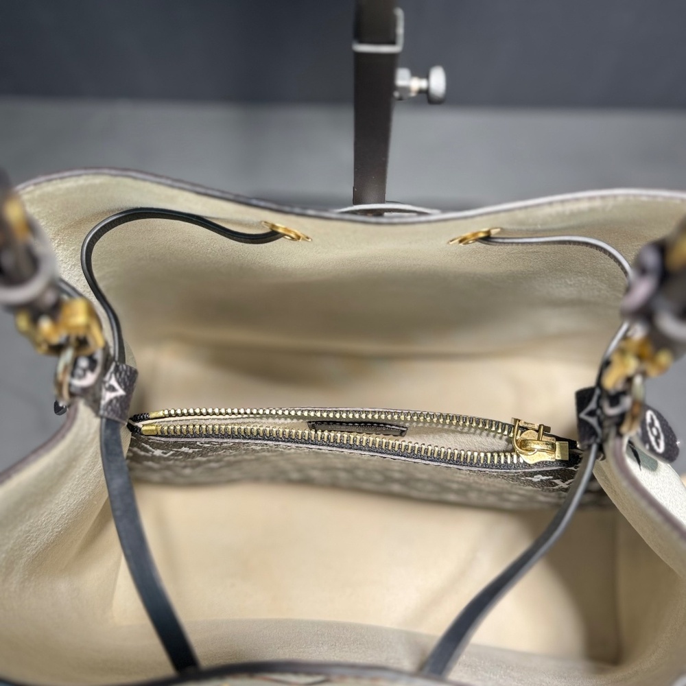 ❌SOLD❌Louis Vuitton Limited Edition NeoNoe Giant Shoulder Jungle Bucket Bag~EUC - Picture 5 of 11